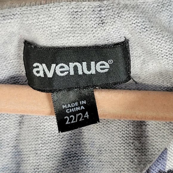 Avenue Gray Black Roses V Neck Long Sleeve Sweater Women Size 22/24 - Picture 3 of 9